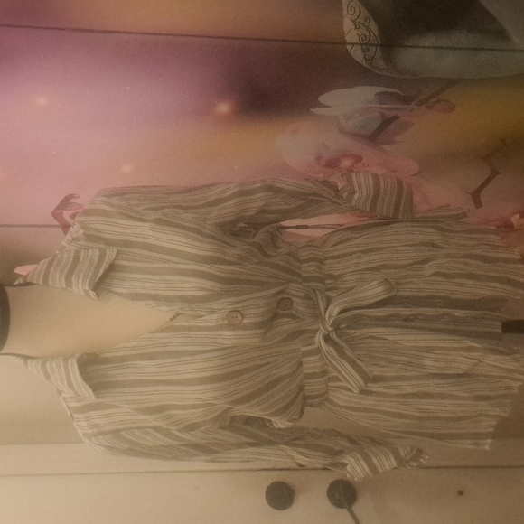 NWT BLOUSE - Picture 2 of 8